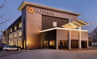 La Quinta Inn & Suites by Wyndham St Louis Route 66