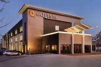 La Quinta Inn & Suites by Wyndham St Louis Route 66 Hotels near T.J. Maxx