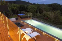 Le Chalet Waiheke Apartments - Sea View