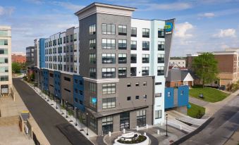 Tru by Hilton Indianapolis Downtown
