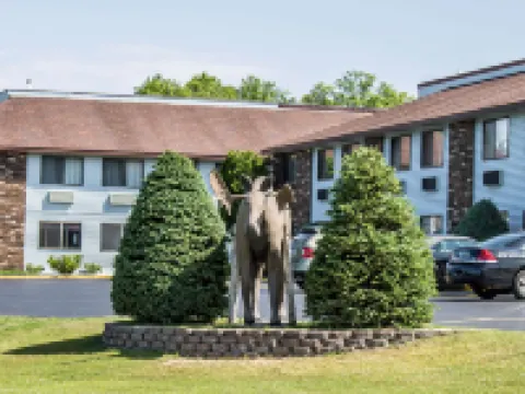Quality Inn & Suites Newberry Hotels in Luce County