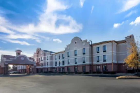 Comfort Inn & Suites Airport-American Way Hotels near Memphis International Airport