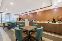 La Quinta Inn & Suites by Wyndham Jamestown Hotels in Celoron
