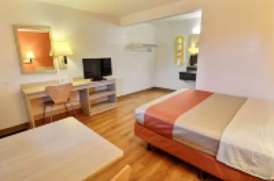 Travelodge by Wyndham Brattleboro VT Hotel di 