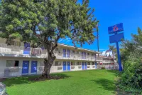 Motel 6 Chino, CA - Los Angeles Ontario - parking