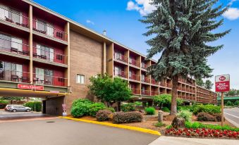 Best Western Plus Rivershore Hotel