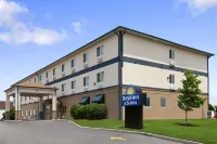 Days Inn & Suites by Wyndham Romeoville Hotels in Plainfield