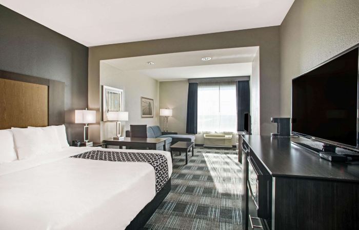 La Quinta Inn & Suites by Wyndham Victoria - South