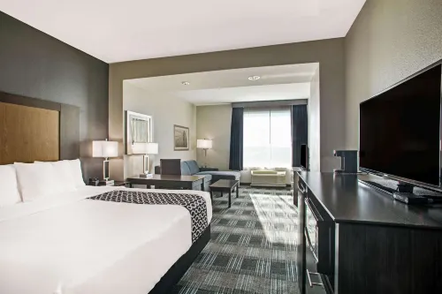 La Quinta Inn & Suites by Wyndham Victoria - South