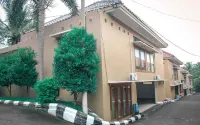 Sutan Raja Villa Kuningan Hotels near Ono LB Linggajati