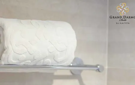 Grand Darmo Suite by AMITHYA Отели рядом с достопримечательностью «University of 17 Agustus 1945 Surabaya»