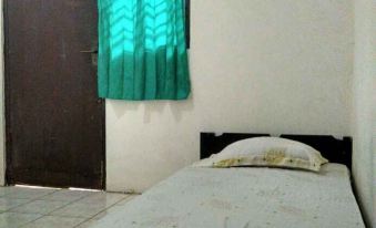 Low-Cost Room Near Tmii (RR2)