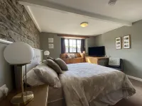 Tom's of Tregaron Hotels in 