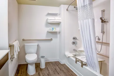 Hampton Inn Boston-Norwood Отели рядом со станцией Commuter Rail - Dedham Corporate Center- Franklin Forge Park Line