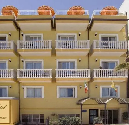 Hotel Orizzonte Отели рядом с достопримечательностью «Пляж Спизоне»