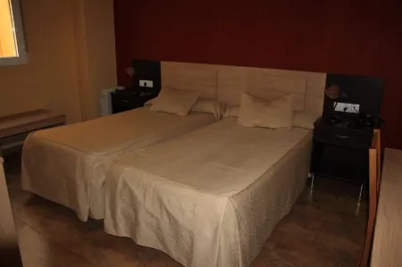 Los Chiles Hotel Restaurante Отели рядом с достопримечательностью «Fuente De Los Cerezos»