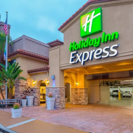 Holiday Inn Express SAN DIEGO-SEA WORLD AREA by IHG Отели рядом с достопримечательностью «Пляж Мишен-Бич»