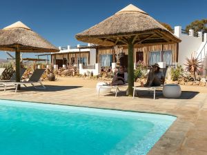 Inverdoorn Game Reserve Lodge