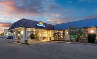 Days Inn by Wyndham Titusville Kennedy Space Center