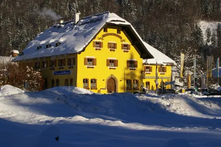 Deva Hotel Alpenglück Отели в г. Шнайцльройт