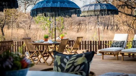 Safari Moon Luxury Bush Lodge