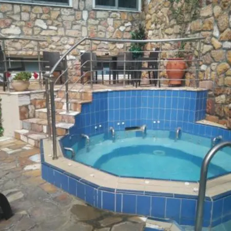 9 Queens Spa Hotel