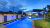 Yamba Motor Inn - Pools