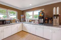 Super 8 by Wyndham Richardson Dallas - breakfast