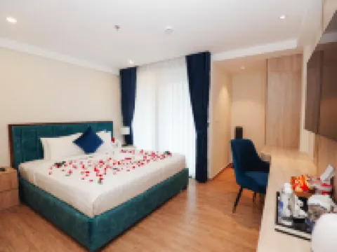 ซานดัลส์ ฟลอร่า โฮเต็ล โรงแรมในด่าหลัต