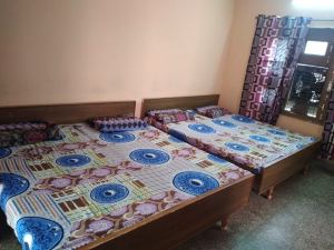 Goroomgo Harihar Guest House Haridwar