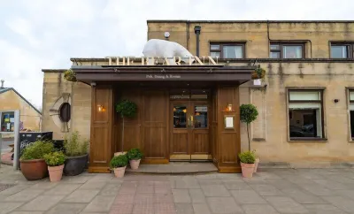 The Bear فنادق في Hinton Charterhouse