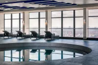 Four Points by Sheraton Munich Arabellapark - プール