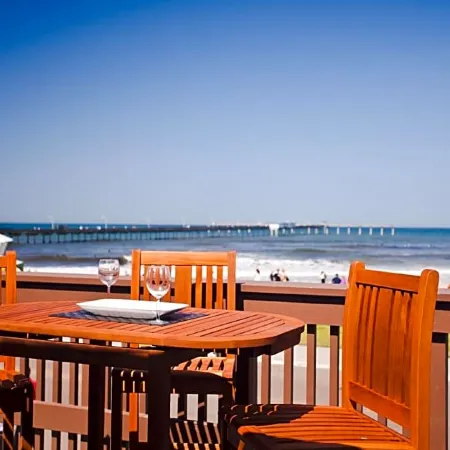 Ocean Beach Hotel Отели рядом с достопримечательностью «Оушен Бич»