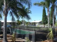 Palm Valley Motel - parking