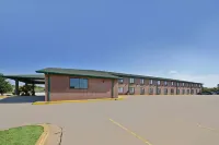 Days Inn by Wyndham Ozark Springfield Hotels near The Maze