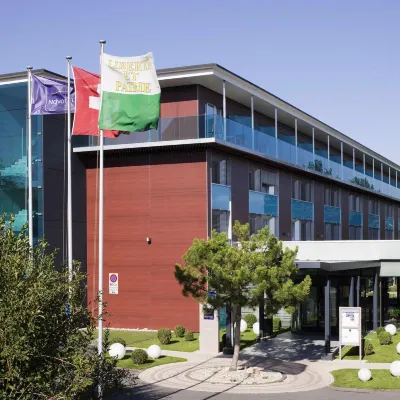 Novotel Lausanne Bussigny Hotels near Ecublens