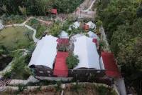 Arkamaya Sembung Resort & Glamping Hotel dekat Alun-alun Banyuraden
