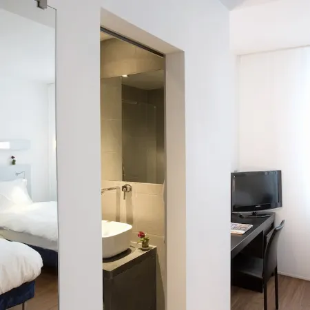 Aqua Hotel by HappyCulture Отели в г. Иксель