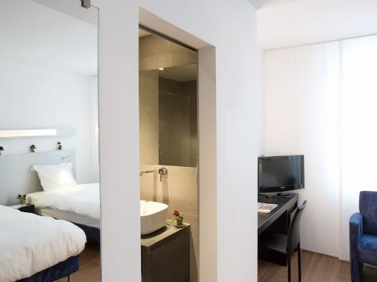 Aqua Hotel by HappyCulture