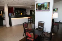 Ramada by Wyndham Wakefield - bar