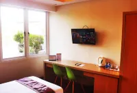 Ipc Residence & Convention Ciawi Bogor (Syariah) Hotels near Chevily Resort