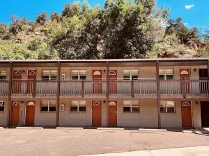 The Fountain Creek Inn of Manitou Springs