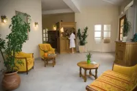 Le Lion DOr Hotels in Fontenai-sur-Orne