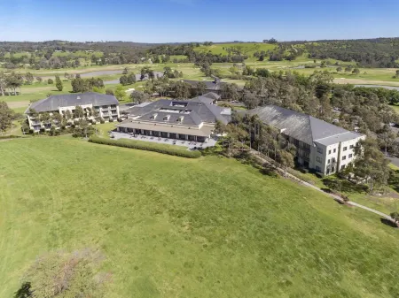 Yarra Valley Lodge, an EVT Hotel Отели в г. Йеринг