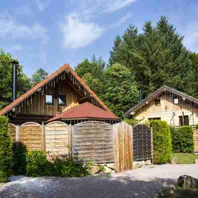 Domaine du Haut Jardin Hôtel & Chalets Spa Privé Hotel Exterior