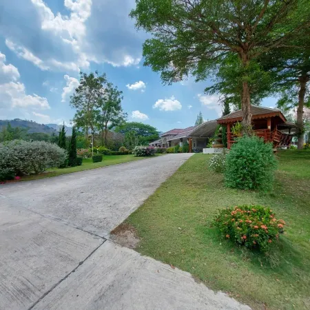 Tanaosri & Creekside Resort