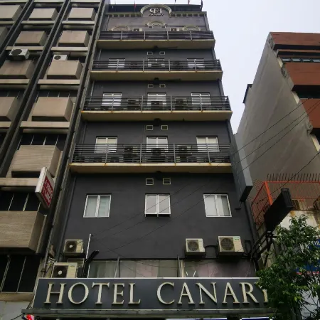 Canary Hotel Отели рядом с достопримечательностью «Торговый комплекс Pertama»