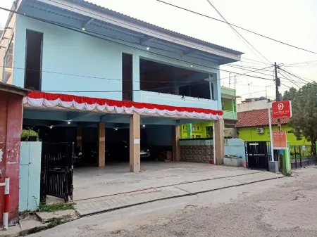 Urbanview Hotel Delima 101 Syariah Отели рядом с достопримечательностью «GOR Flamengo»