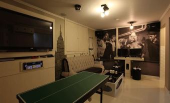 1. Hotel E ..