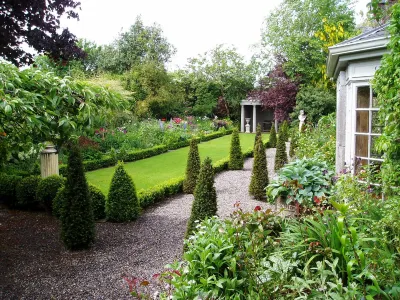 Collon House Hotels near Voyager